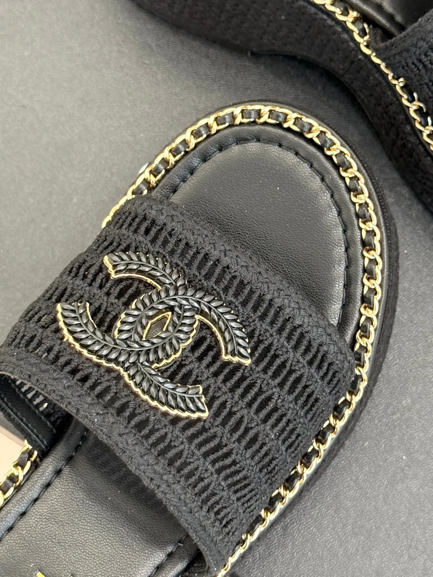 CC Mesh Hollow Chain Double C Thick-Soled Slippers 70mm Black 265651